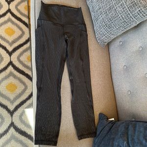 Lululemon Leggings with pockets Sz 4 NWOT